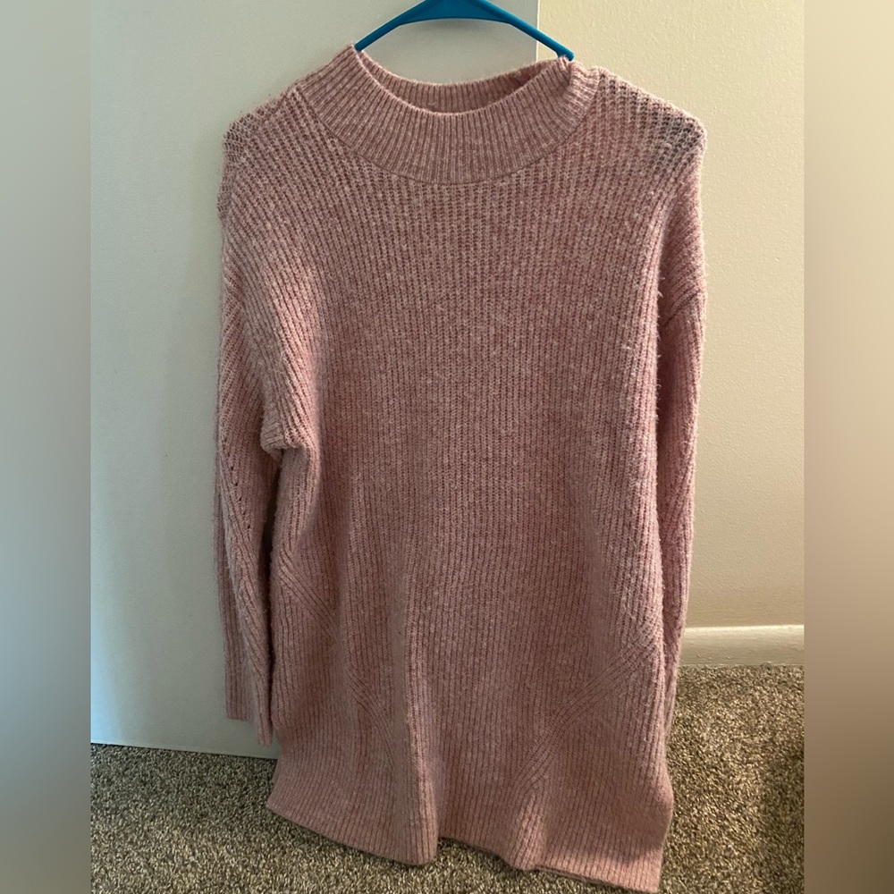 Old Navy tunic sweater. Excellent condition. Warm and comfortable